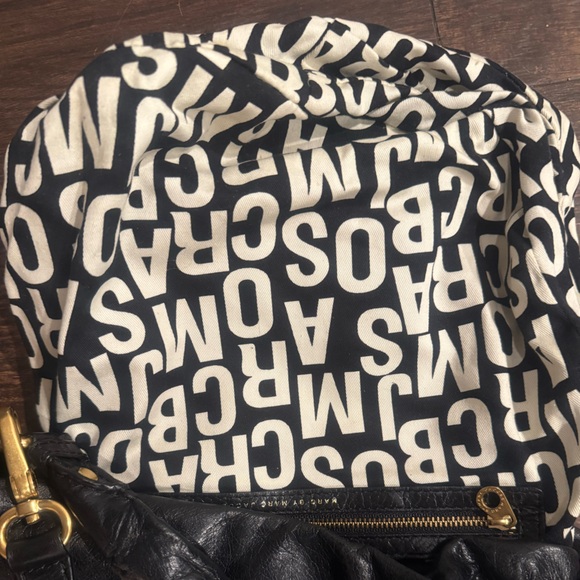 Marc JacobsTwisted Q Lil Riz Hobo Like New - Picture 6 of 7